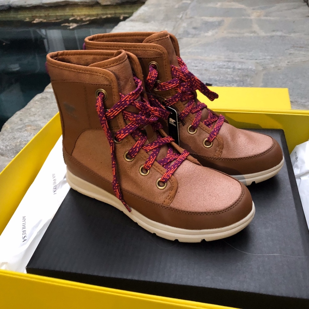 Sorel Explorer 1964 Boots in 8.5, Camel (new)